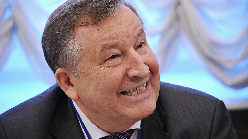 4. Губернатор Алтайского края Александр Карлин — 6,9 млн руб. У него в собственности только два гаражных бокса. Его супруга, заработавшая 203 тыс. руб., владеет двумя земельными участками и жилыми домами, тремя квартирами.  