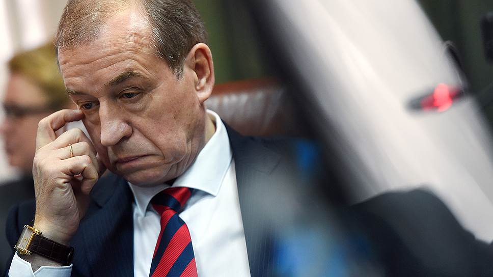 6. Губернатор Иркутской области Сергей Левченко — 4,94 млн руб. У него в собственности только небольшой земельный участок. Супруга главы региона заработала 7,6 млн руб. Она владеет тремя квартирами и Audi Q7. 