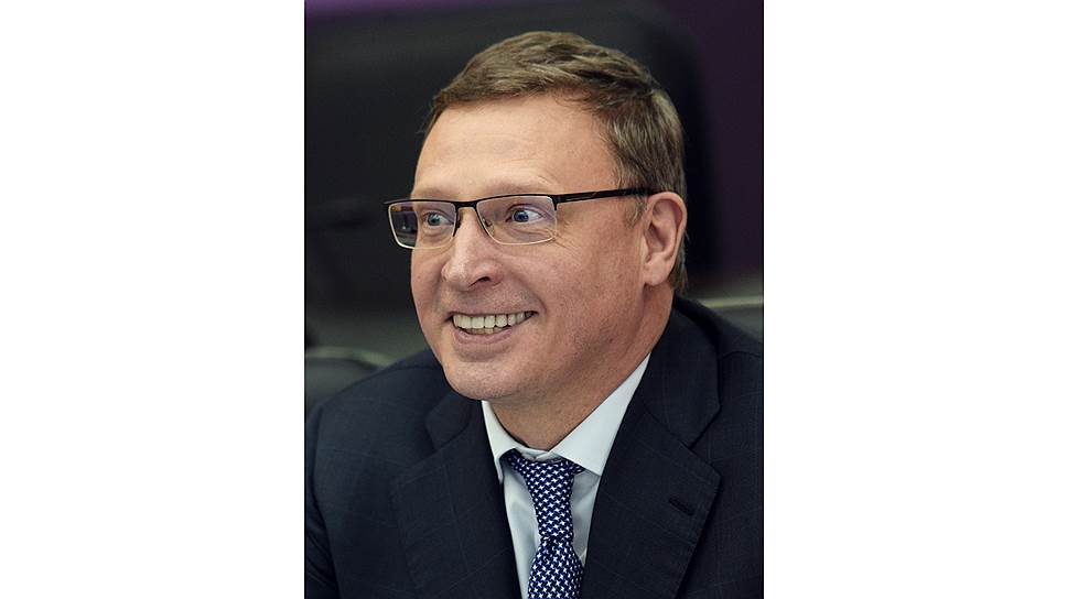 9. Врио губернатора Омской области Александр Бурков — 3,8 млн руб. Он владеет небольшим земельным участком, жилым домом и долей в квартире площадью 180 кв. м. Супруга господина Буркова заработала 2,78 млн руб. Ей, в частности, принадлежит автомобиль Audi Q5. 