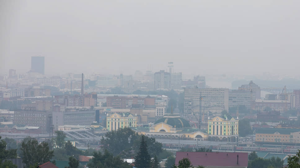 Задымление атмосферы Красноярска в результате лесных пожаров 