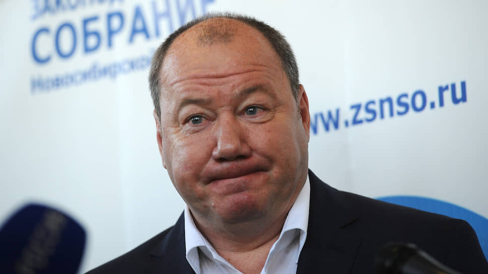 возглавлял отделение «Единой России» с 2011 по 2014 годы. С должности ушел после проигрыша на выборах мэра Новосибирска кандидата от партии Владимира Знаткова коммунисту Анатолию Локотю. Господин Морозов фактически отошел от руководства отделением после того, как президент Владимир Путин губернатора Василия Юрченко. В заксобрании Александр Морозов возглавляет комитет по бюджетной, финансово-экономической политике и собственности