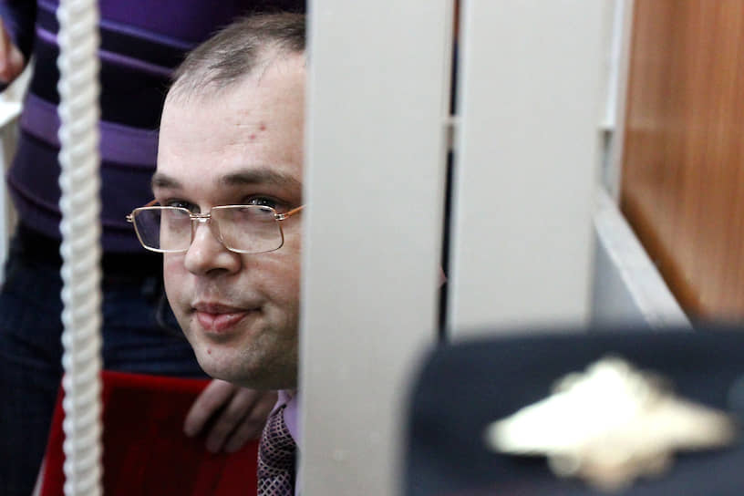 Экс-мэр Бердска, коммунист отбывает срок в новосибирской колонии №18, где, по данным местных изданий, трудится в библиотеке. В 2015 году суд бывшего управленца к десяти годам за взяточничество и злоупотребление полномочиями