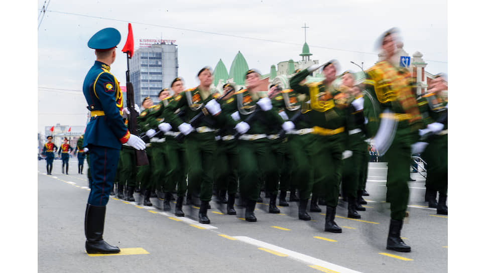 В 2010-е годы широкое распространение получили шествия с портретами ветеранов — «Бессмертный полк» 