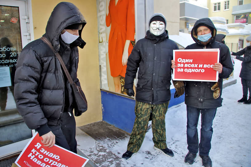 Митинг в поддержку политика Алексея Навального и шествие от Дома офицеров к площади Ленина