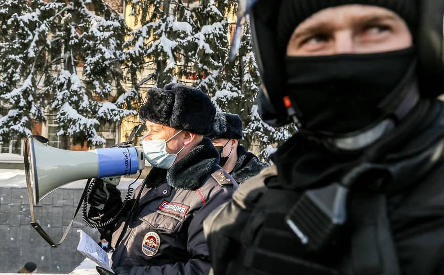 Несанкционированная акция в поддержку оппозиционера Алексея Навального в Новосибирске