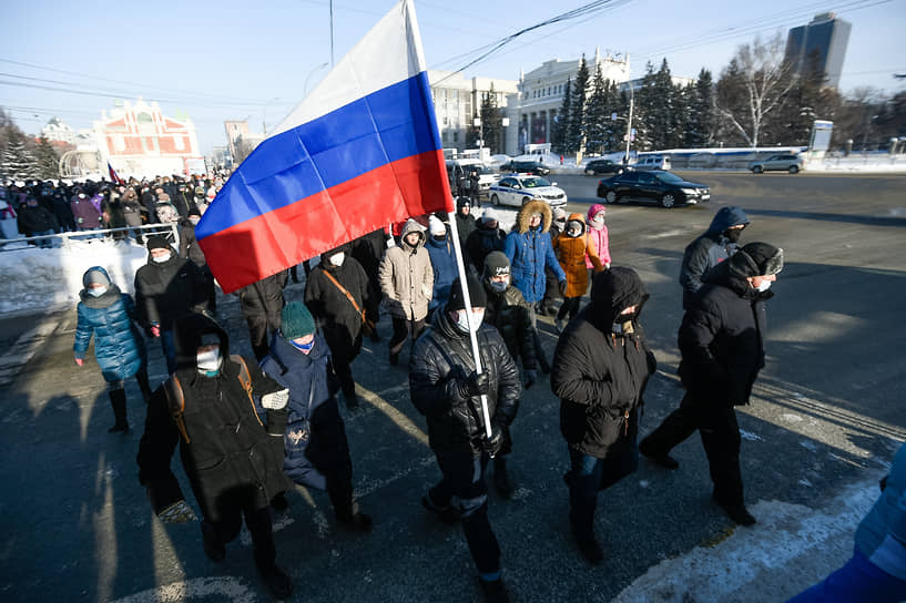 Участники шествия направлялись к областному правительству