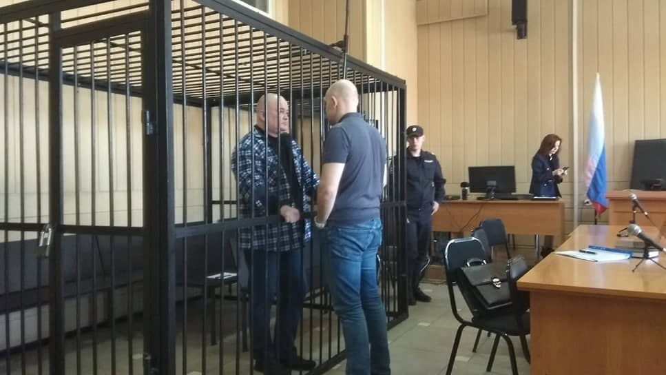 Дмитрий Гурулев в центре 