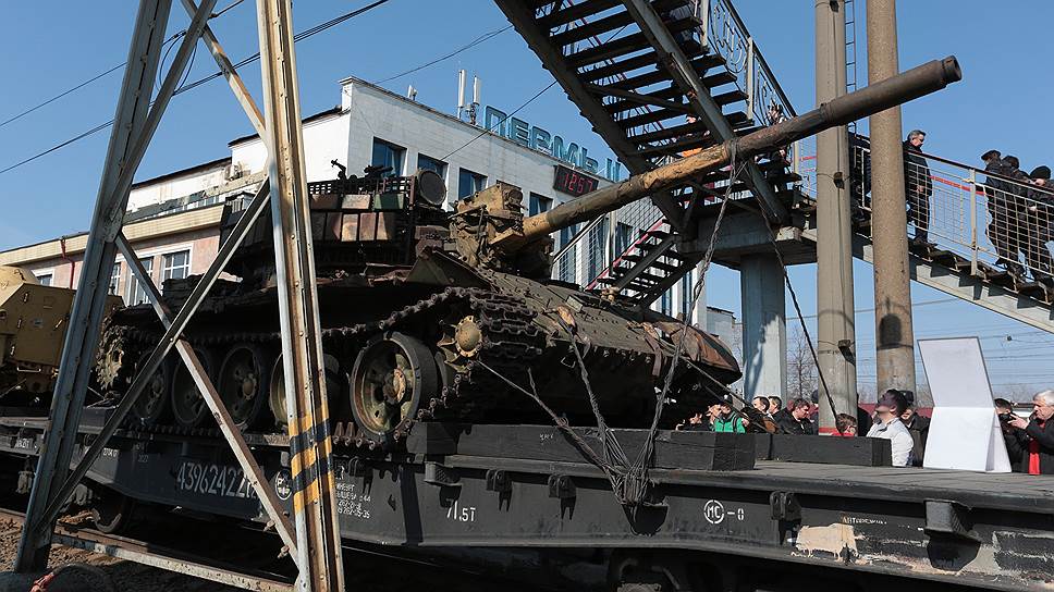 Захваченный у боевиков танк Т-55 с установленной динамической защитой.