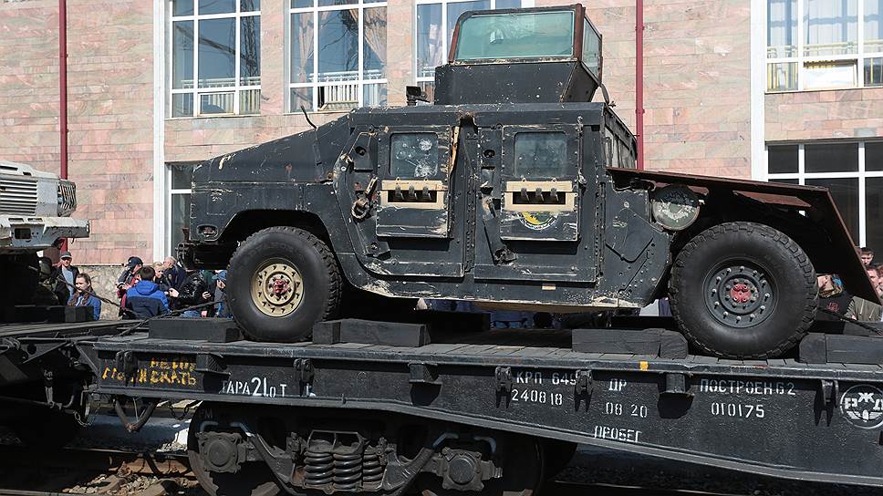 Бронеавтомобиль Humvee, предположительно захваченный боевиками у иракской армии.