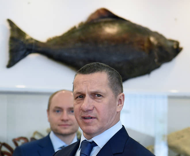 На посту заместителя председателя правительства России — полномочного представителя президента России в Дальневосточном федеральном округе. Во время посещения Магаданского научно-исследовательского института рыбного хозяйства и океанографии, 2013 год. 