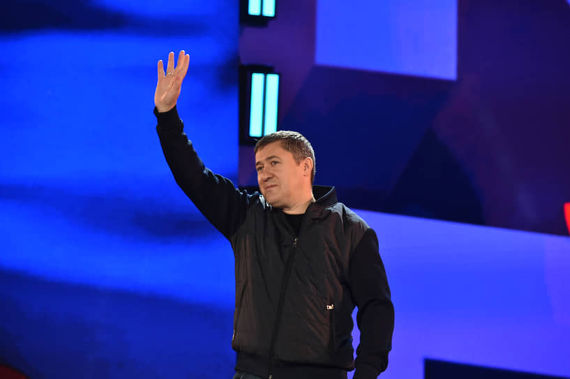 Губернатор Пермского края Дмитрий Махонин, давая старт гала-шоу, подчеркнул, что для прикамцев Пермь — это не просто город встреч. «Это город-судьба, и я уверен, что эта судьба будет счастливой и удачливой»,— сказал губернатор 