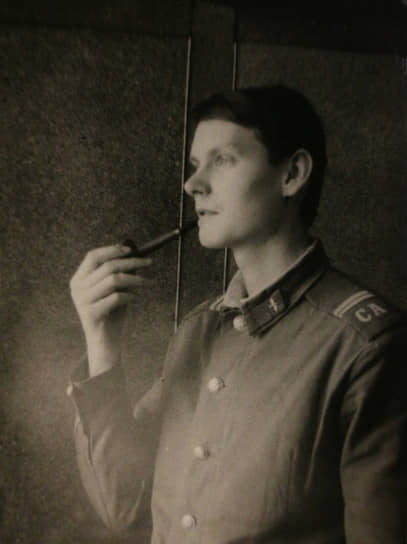 Максим Кимерлинг, директор фотослужбы «Коммерсантъ-Прикамье». Младший сержант, войска ПВО, авиационный полк, отделение КЗА (контрольно-записывающей аппаратуры), фотолаборатория, авиабаза «Комсомольский», Тюменская область, 1987 год