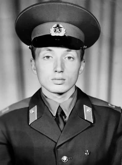 Василий Кузнецов, депутат Пермской городской думы. В 1985 году служил в танковых войсках группы советских войск в Германии. Старшина