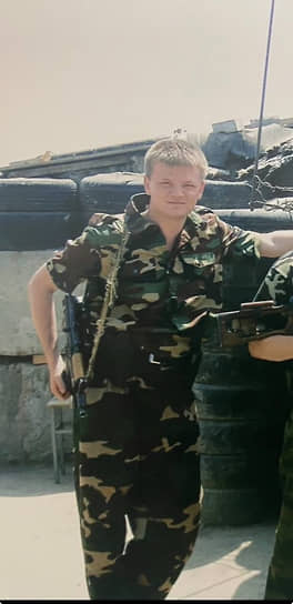 Дмитрий Федоров, депутат Пермской городской думы. В 2002-2008 годах проходил службу в органах ФСБ. Участвовал в контртеррористической операции на Северном Кавказе. Капитан запаса. На фото: Дмитрий Федоров во время одной из командировок.