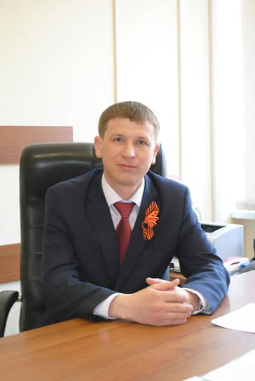В 2025 году главы лишались постов не только по настоянию прокуратуры, но и по решению краевых властей. Так, в августе 2025 года депутаты Нытвенской думы приняли отставку главы округа Рината Хаертдинова, который руководил округом на протяжении 10 лет. Новым главой территории в октябре избран Александр Косовских, ранее занимавший должность первого заместителя главы территории