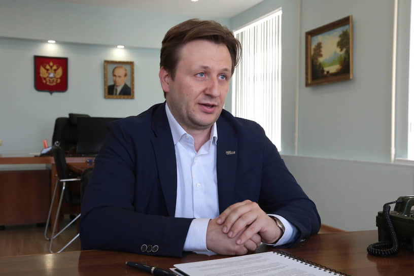 ОАО «Пермский телефонный завод “Телта”» в ноябре этого года возглавил Александр Подколзин. Он сменил на этом посту Владимира Тихонова. Господин Подколзин является супругом дочери владельца «Телты» Игоря Морозова. Ольга Подколзина руководила пермским заводом с конца октября 2023-го по конец мая 2024 года