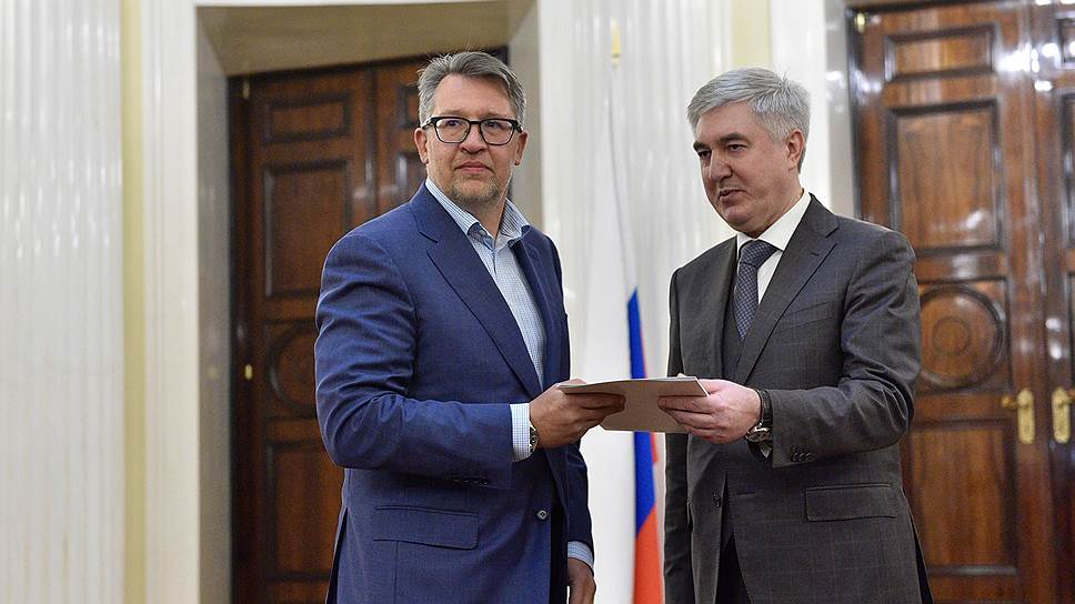 депутат Законодательного собрания Санкт-Петербурга от КПРФ Александр Рассудов (слева)