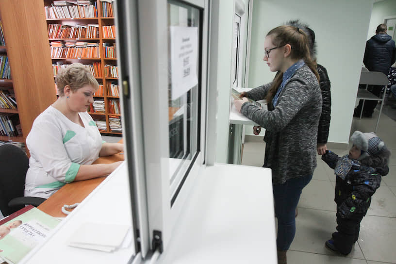 Петербург остается единственным субъектом РФ, где большинство больниц, диспансеров, НИИ и санаториев подчиняется комитету по здравоохранению, а поликлиники, женские консультации, диагностические центры, а также несколько городских стационаров — администрациям районов 