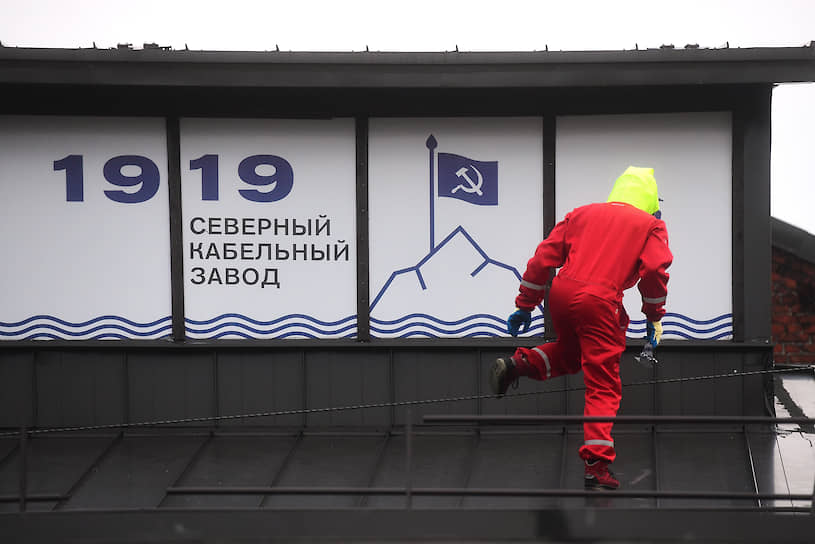 Изначально завод должен был проработать до конца этого года, но из-за снижения спроса во время пандемии объем складских запасов, который нужен для выполнения договорных обязательств перед заказчиками на период релокации, сократился, поэтому переезд начнется раньше