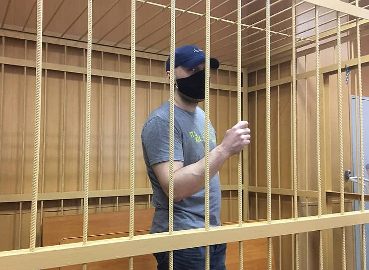 Заседание Псковского районного суда по делу Артема Милушкина, мужа бывшей главы отделения «Открытой России»* Лии Милушкиной, по делу о сбыте наркотиков в особо крупном размере (ч. 4 ст. 228.1 УК). Артем Милушкин во время заседания