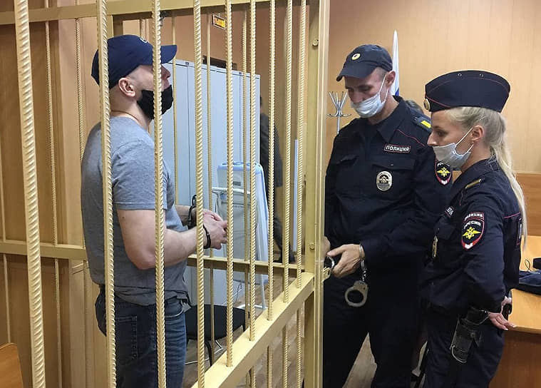 Заседание Псковского районного суда по делу Артема Милушкина, мужа бывшей главы отделения «Открытой России»* Лии Милушкиной, по делу о сбыте наркотиков в особо крупном размере (ч. 4 ст. 228.1 УК). Артем Милушкин во время заседания