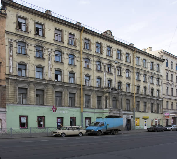 Июль 2008 г. Садовая улица, дом 61 . Доходный дом кн. Шаховской (купца Чугреева). В этом доме жил Михаил Юрьевич Лермонтов в 1836-1837 гг