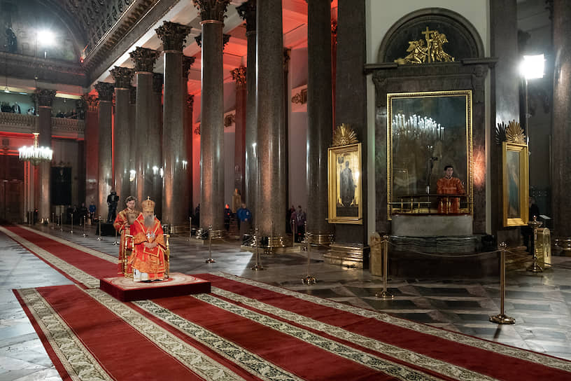 Митрополит Санкт-Петербургский и Ладожский Варсонофий во время Пасхального богослужения в Казанском кафедральном соборе