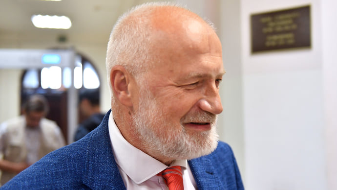 Суд в Петербурге оштрафовал депутата Амосова за пост с фотографией Навального