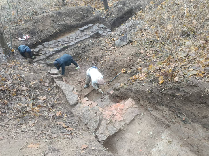 Фундамент бани в усадьбе Приютино, где мог париться великий баснописец Иван Крылов 