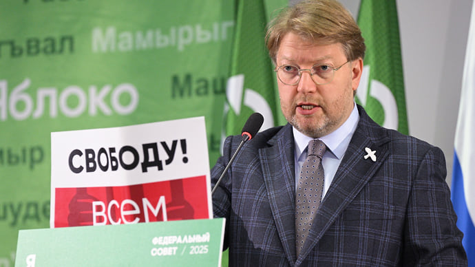 Глава «Яблока» Рыбаков не смог оспорить штраф за пост с фото Навального