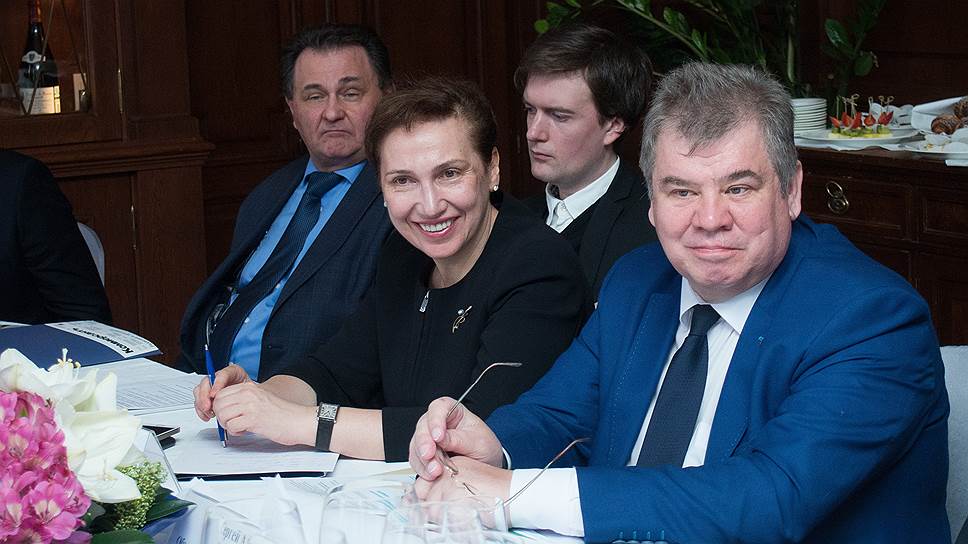 Кшиштоф Поморски, технический директор «КБ высотных и подземных  сооружений», Дмитрий Бойцов, начальник архитектурно-строительного отдела компании  «Ленметрогипротранс»; Елена Лашкова, генеральный директор группы компаний  «Геоизол»; Сергей Алпатов, генеральный директор Объединения строителей подземных  сооружений, промышленных и гражданских объектов 