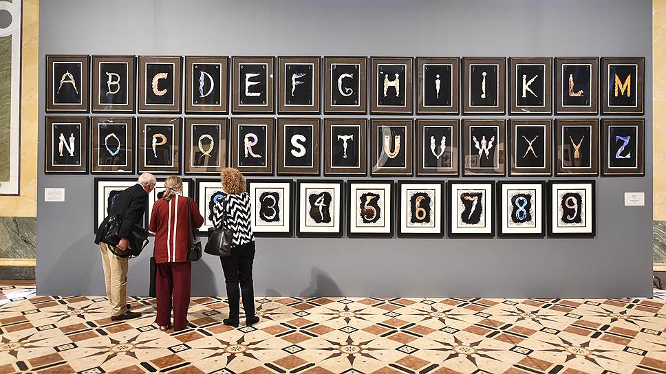 Участники предпоказа выставки Эрте в Государственном Эрмитаже 