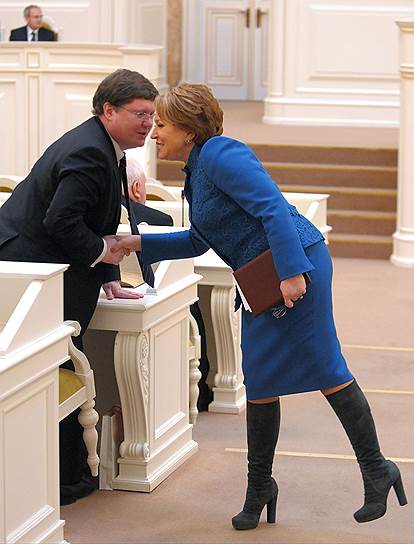 Март 2011 г. Председатель комитета ГД по труду и социальной политике Андрей Исаев и Губернатор Санкт-Петербурга Валентина Матвиенко во время пленарного заседания конференции посвященного 150-летию со дня принятия Манифеста об отмене крепостного права в России