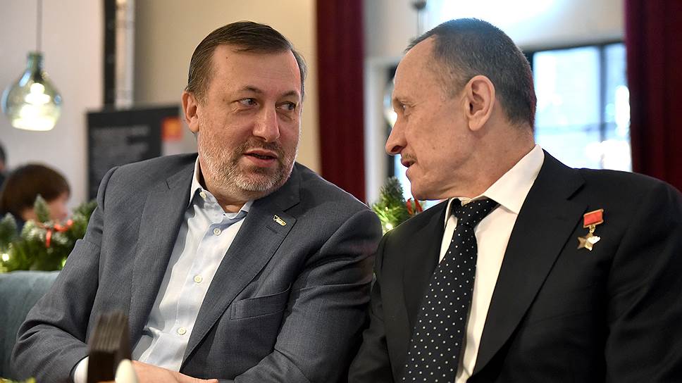 (Слева направо) Павел Плавник, председатель совета директоров завода «Звезда», и Александр Ватагин, исполнительный директор «ОДК-Климов»