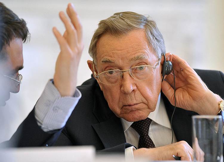 2014 год. Советник президент России Вениамин Яковлев во время конференции "Трансграничное признание и исполнение иностранных судебных решений"