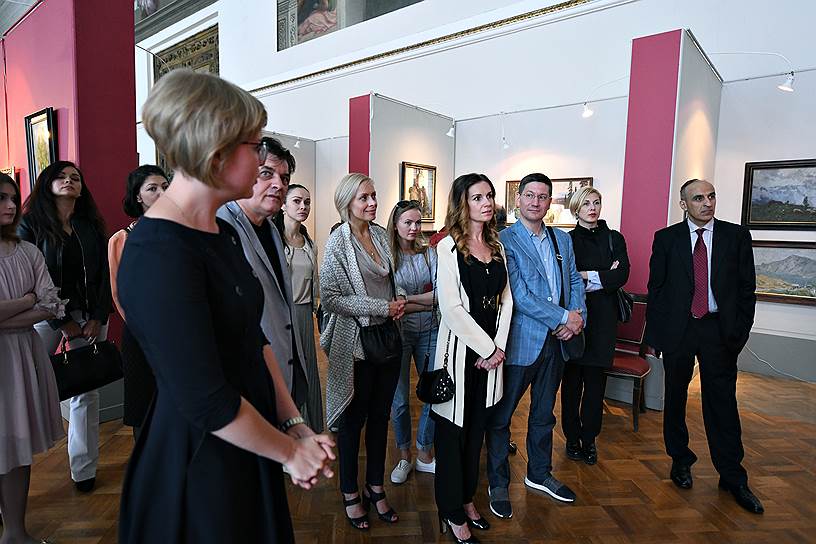 Выставка «Учителя и ученики». Экспозиция в Рафаэлевском зале 