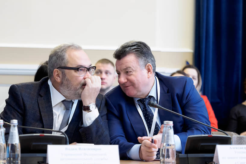 (Слева направо) Руководитель Управления Федеральной антимонопольной службы по Санкт-Петербургу Вадим Владимиров, уполномоченный по защите прав предпринимателей в Санкт-Петербурге Александр Абросимов