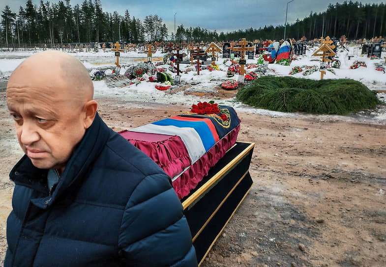 В Санкт-Петербурге господин Пригожин владеет отелями и ресторанами, кроме того, в его бизнес-империю входят компании, занимающиеся деловой застройкой и торговлей