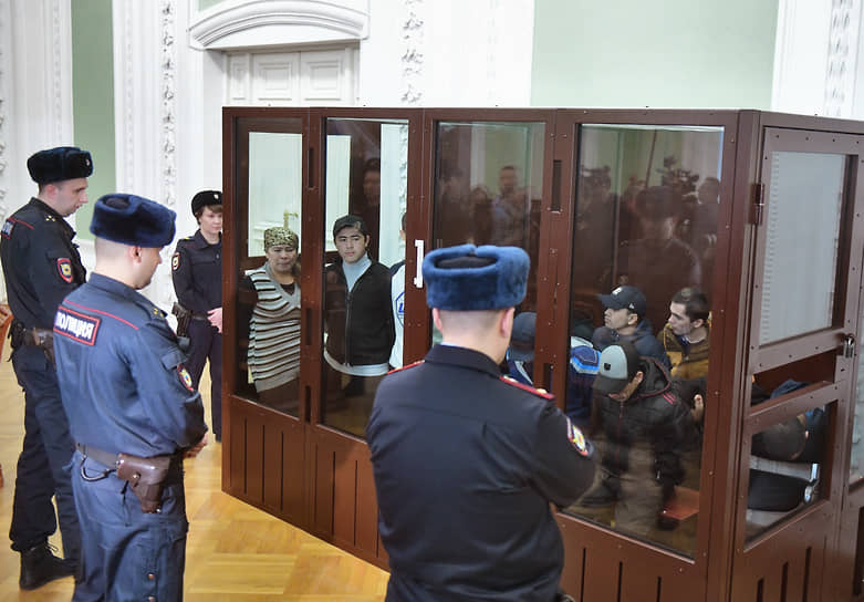 Суд установил, что все 11 человек и совершивший самоподрыв Акбаржон Джалилов входили в террористическую группировку «Катиба Таухид валь-Джихад» (запрещена в РФ). В 2013 году она была создана приверженцем радикального ислама Сирожиддином Мухтаровым. В 2018 году СК назвал его заказчиком теракта. В 2022 году Минобороны РФ сообщило о ликвидации Сирожиддина Мухтарова в Сирии
