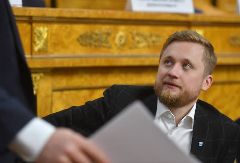 Директор АО «Арсенал-1» Арсений Лаптев перед началом XV Съезда строителей