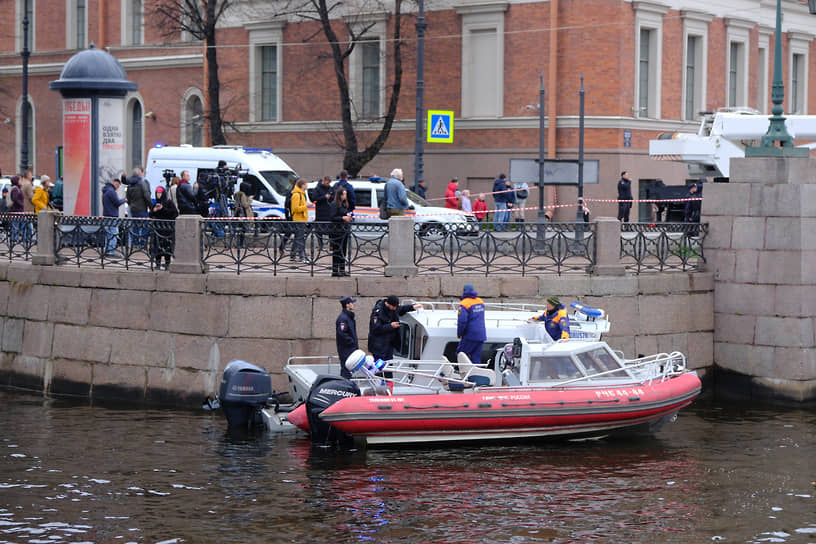 Водителя автобуса, 44-летнего мужчину, задержали. Он проходит в качестве подозреваемого, сообщают в МВД по Петербургу