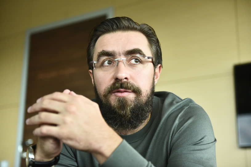 По данным ЕГРЮЛ, единственным учредителем ООО «Легенда» является ООО «Легенда Кэпитал», которая, в свою очередь, принадлежит Василию Селиванову (на фото) (67,5%), Алексею Клюеву (27,5%) и Алексею Лукьянову (5%).  