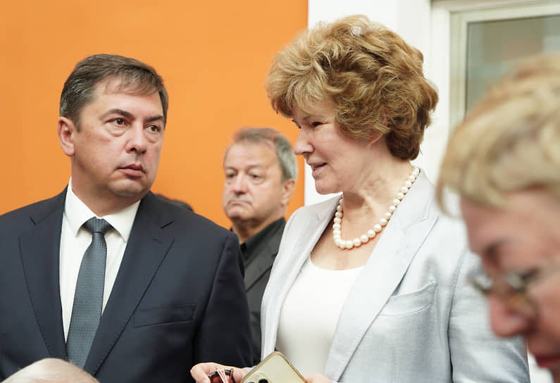 Председатель комитета по экономической политике и стратегическому планированию Санкт-Петербурга Валерий Москаленко и вице-губернатор Санкт-Петербурга Ирина Потехина 