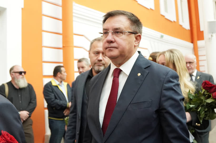  Глава администрации Петроградского района Владимир Омельницкий 