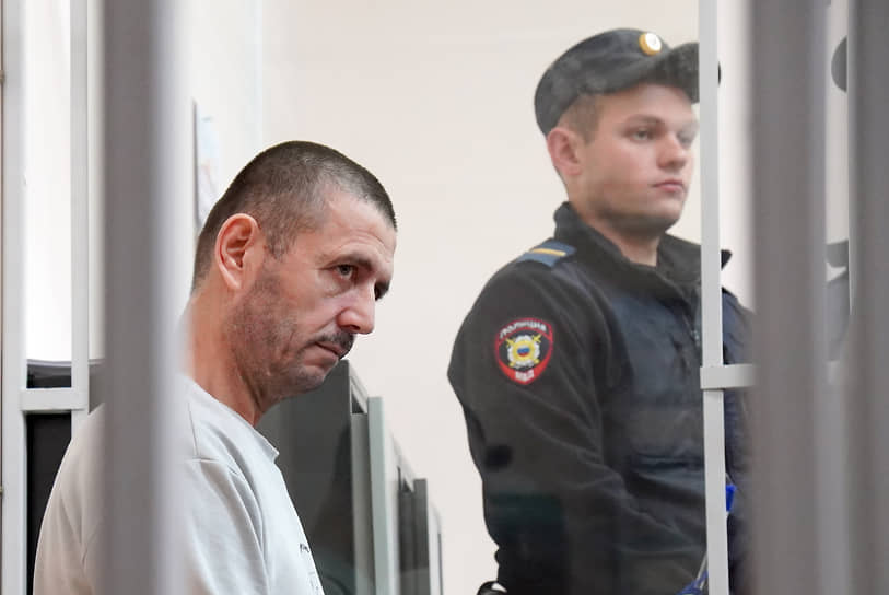 Судебное заседание по делу водителя автобуса, упавшего 10 мая в Мойку с Поцелуева моста, Рахматшона Курбонова в Октябрьском районном суде 