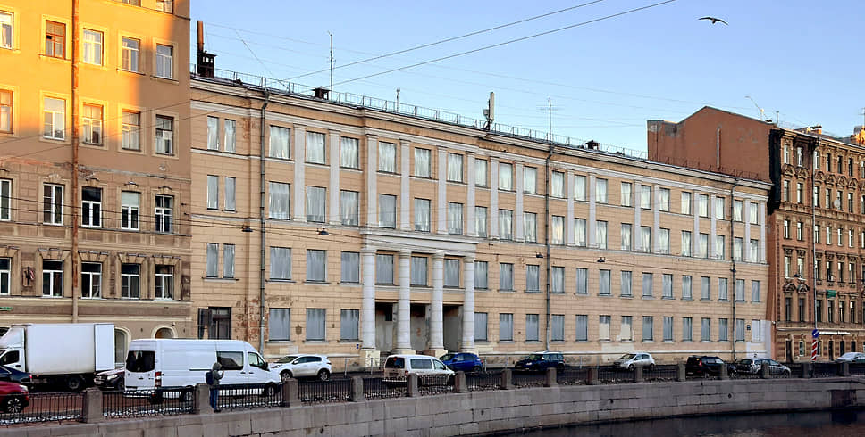 Здание бывшего лицея на Римского-Корсакова, 69