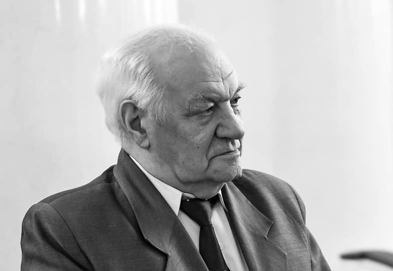 Владимир Фейертаг — советский и российский музыковед, специалист в области джаза. Его имя и джаз неразделимы. В 1960 году он в соавторстве с Валерием Мысовским выпустил брошюру «Джаз. Краткий очерк» — первую книгу в послевоенном СССР о джазе. Всего Владимир Фейертаг создал 12 книг. Он преподавал в Ленинградском музыкальном училище, был профессором кафедры музыкознания и прикладной музыки на факультете искусств в Санкт-Петербургском государственном университете культуры, организовывал джазовые концерты и поездки российских музыкантов в Европу и США. Он скончался 28 марта на 93-м году жизни