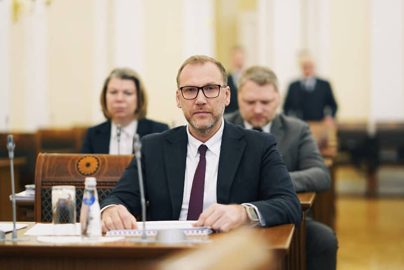 Господин Звоник будет координировать и контролировать деятельность комздрава, комитета по информации и связи и управление ветеринарии Петербурга 