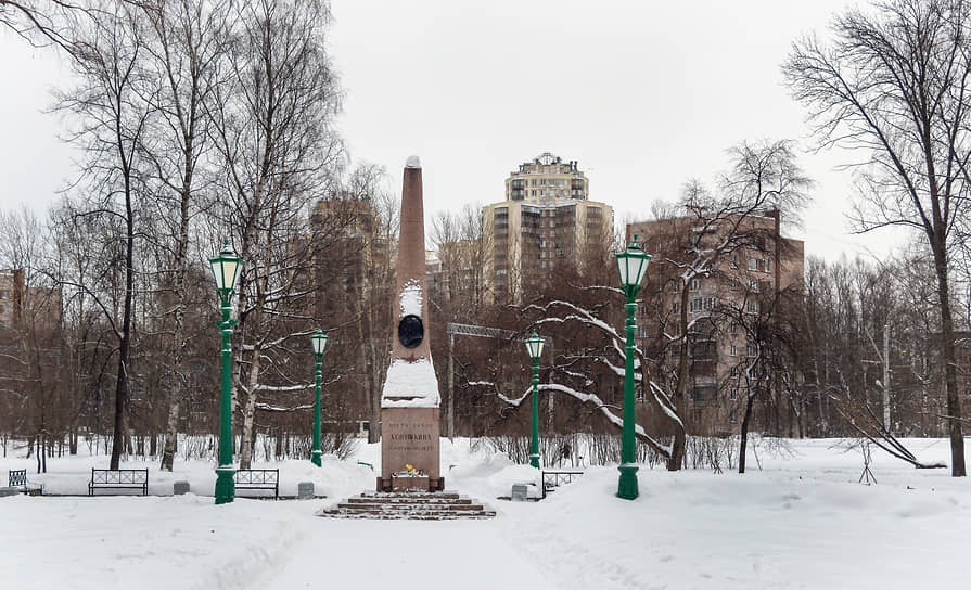 Памятник на месте дуэли А. С. Пушкина и Ж.-Ш. Дантеса на Черной речке 