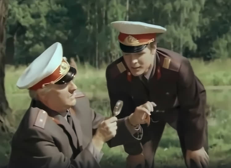 С начала 1960-х годов часть подразделений разместили в Сосновой Поляне. Перенос части площадок выполнили для проведения натурных съемок на природе. К примеру, кадры отсюда можно увидеть в «Сержанте милиции» (реж. Герберт Раппапорт). Всего здесь размещалось пять корпусов со съемочными павильонами на 26,5 тыс. кв. м. Теперь площадки частично сдаются в аренду. На фото кадр из фильма «Сержант милиции»